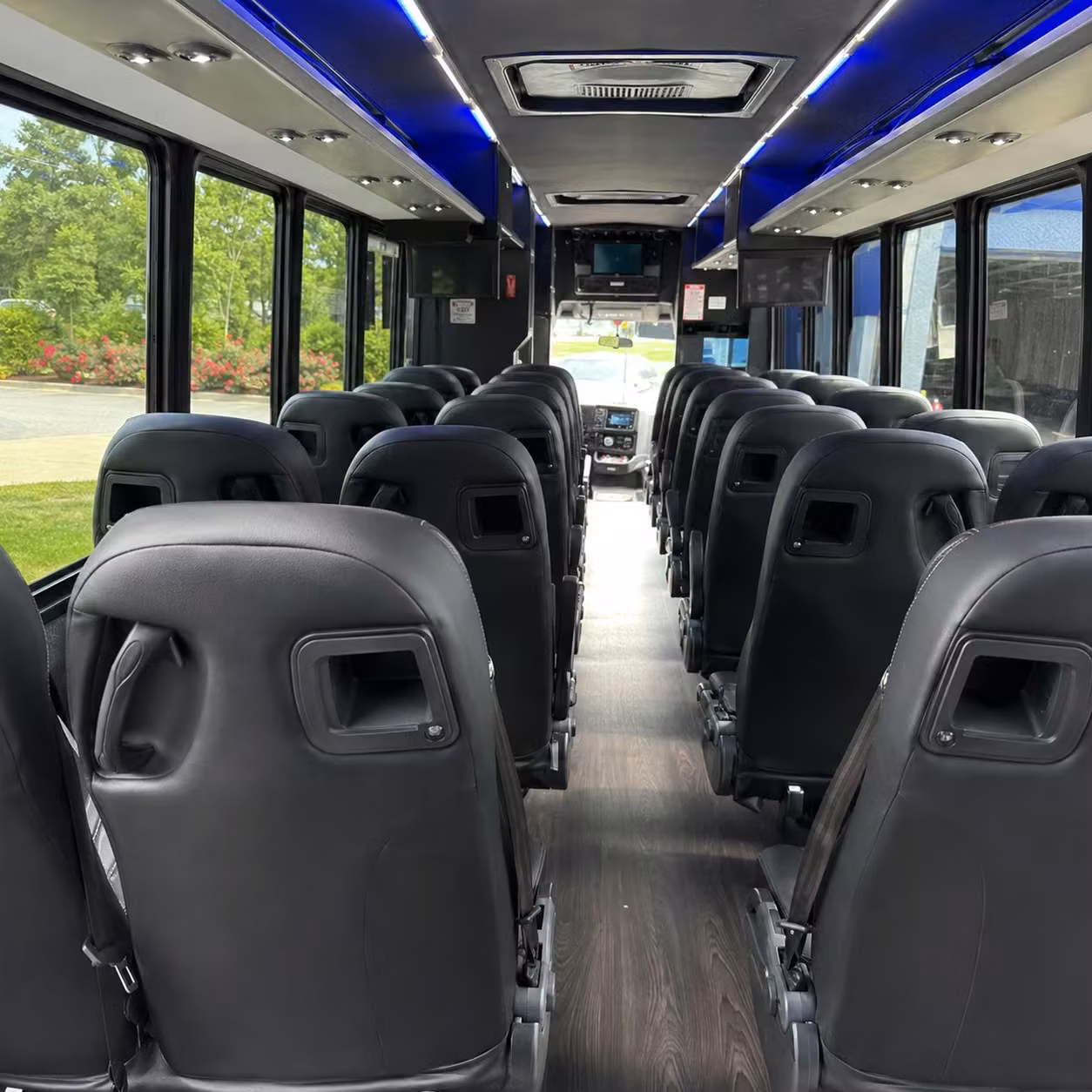 minibus rentals for smaller brentwood prom groups and private pre prom dinners