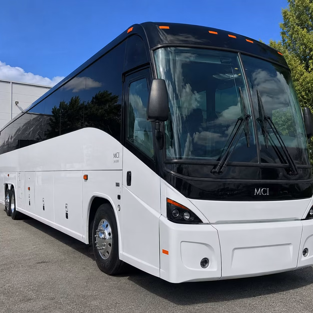 use brentwoodcharterbus com to book sacramento airport shuttles from brentwood